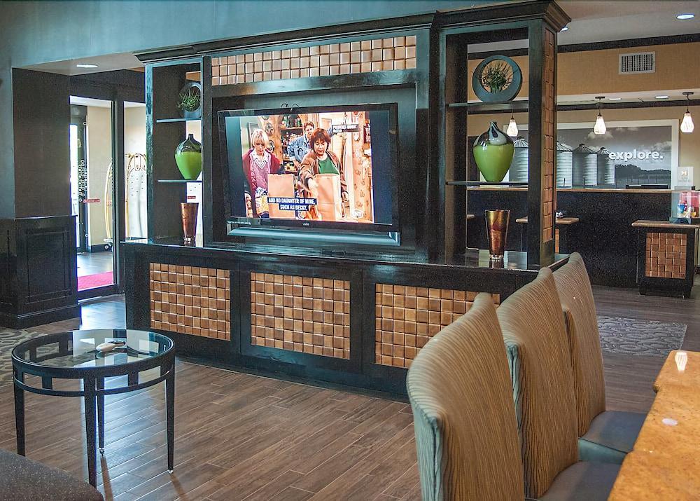 Hampton Inn & Suites פלסטין מראה חיצוני תמונה