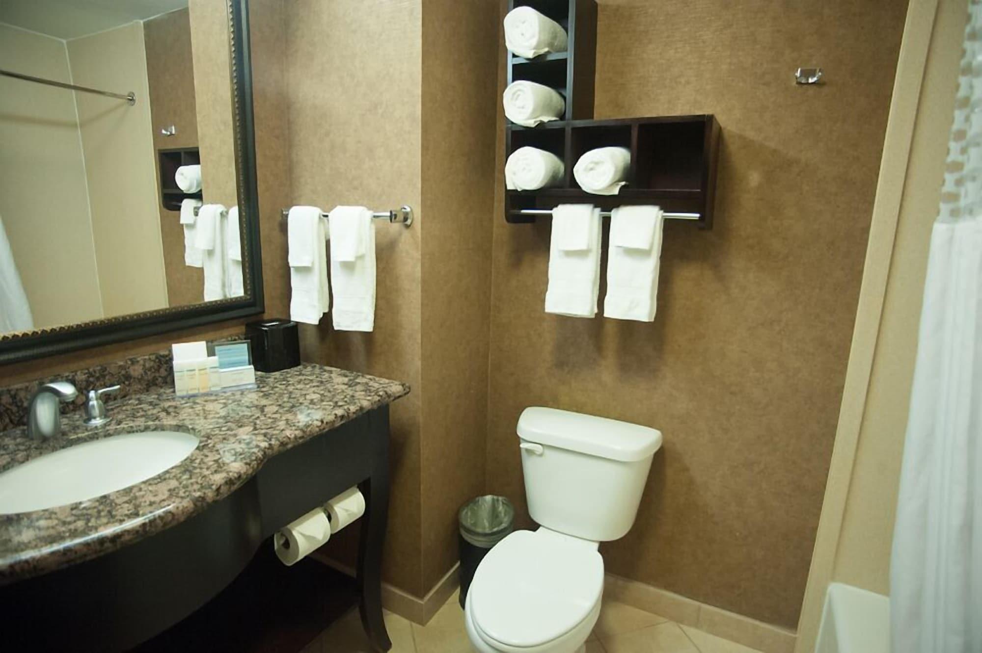 Hampton Inn & Suites פלסטין מראה חיצוני תמונה