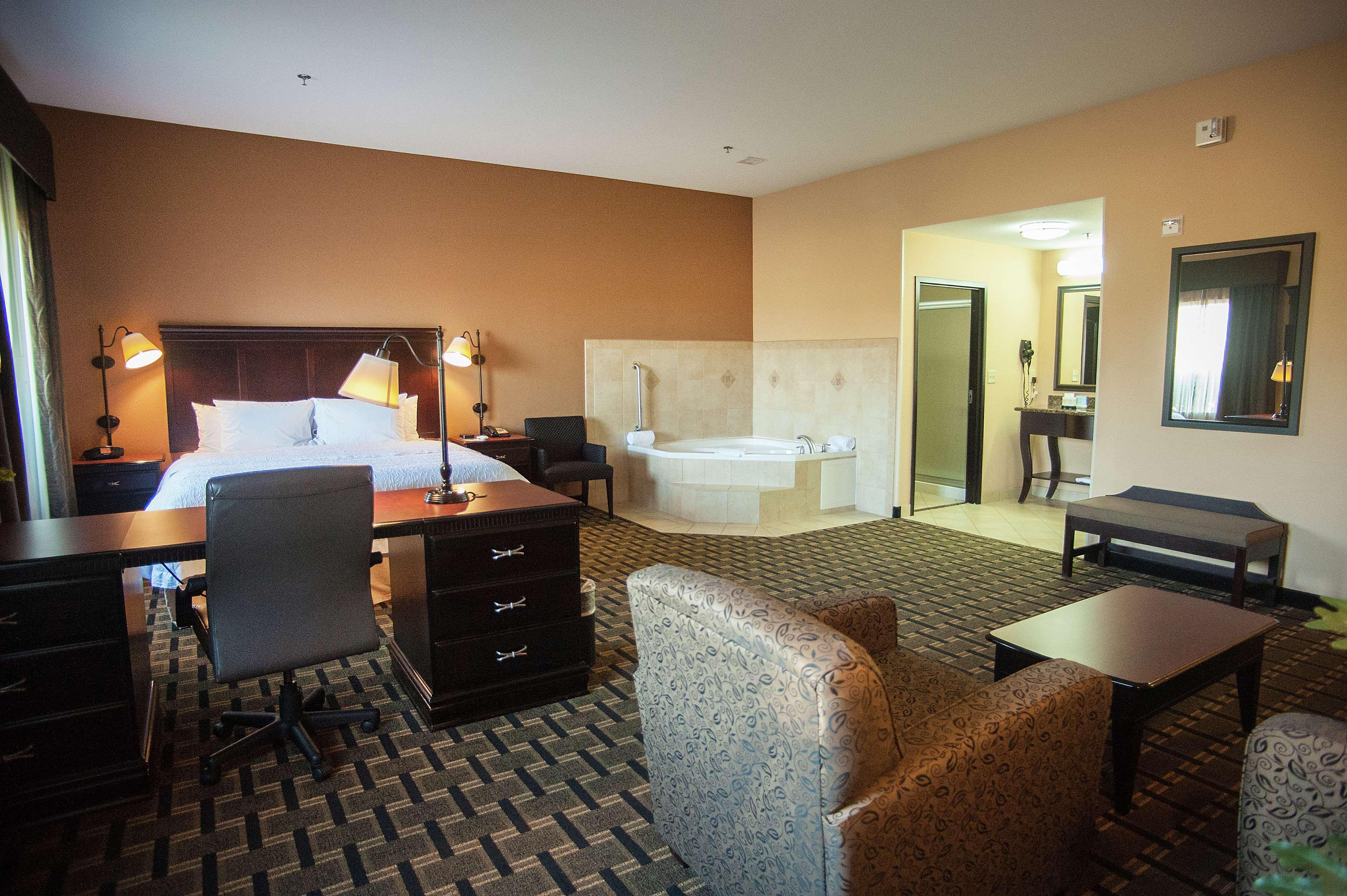 Hampton Inn & Suites פלסטין מראה חיצוני תמונה