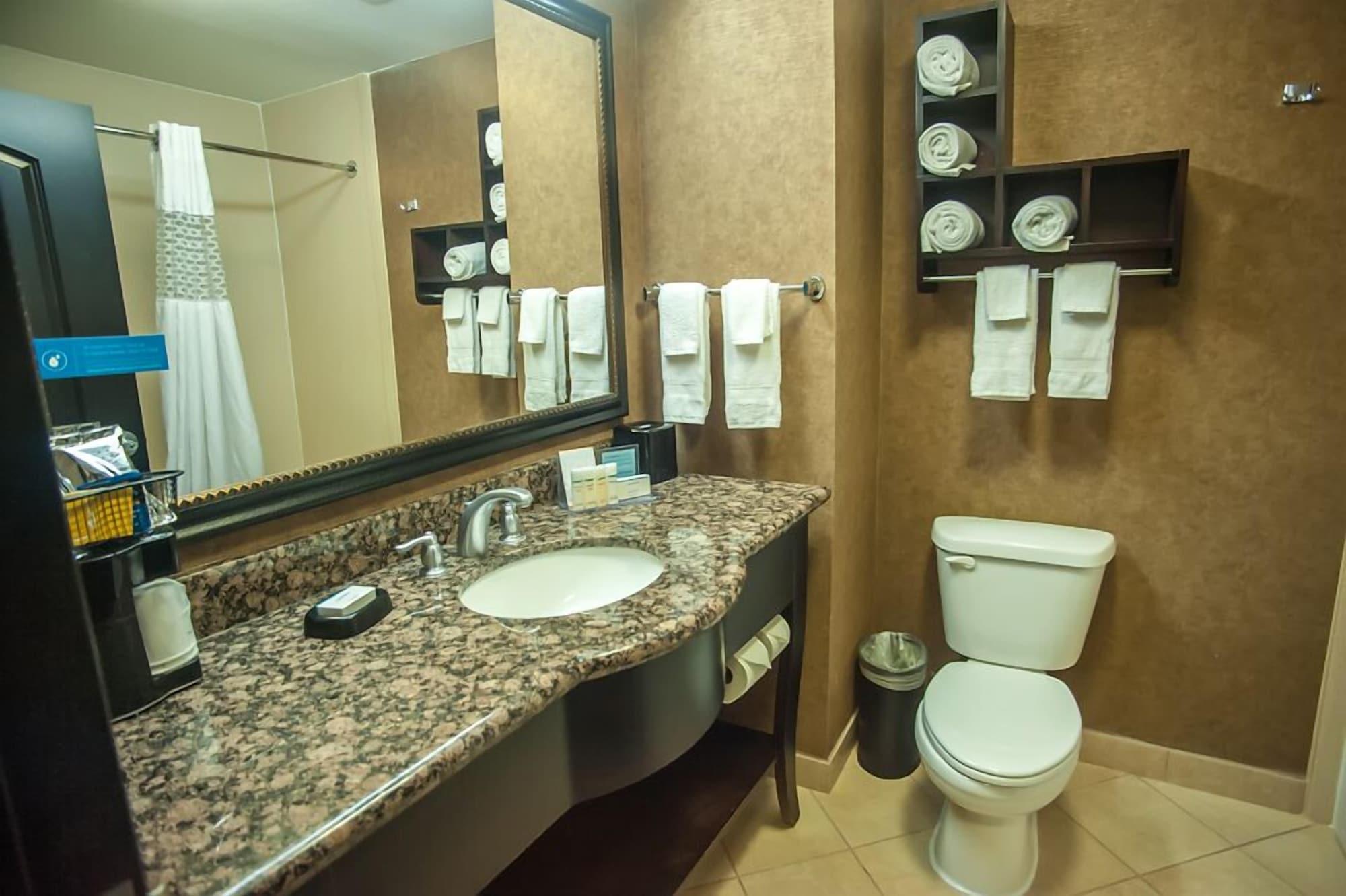 Hampton Inn & Suites פלסטין מראה חיצוני תמונה