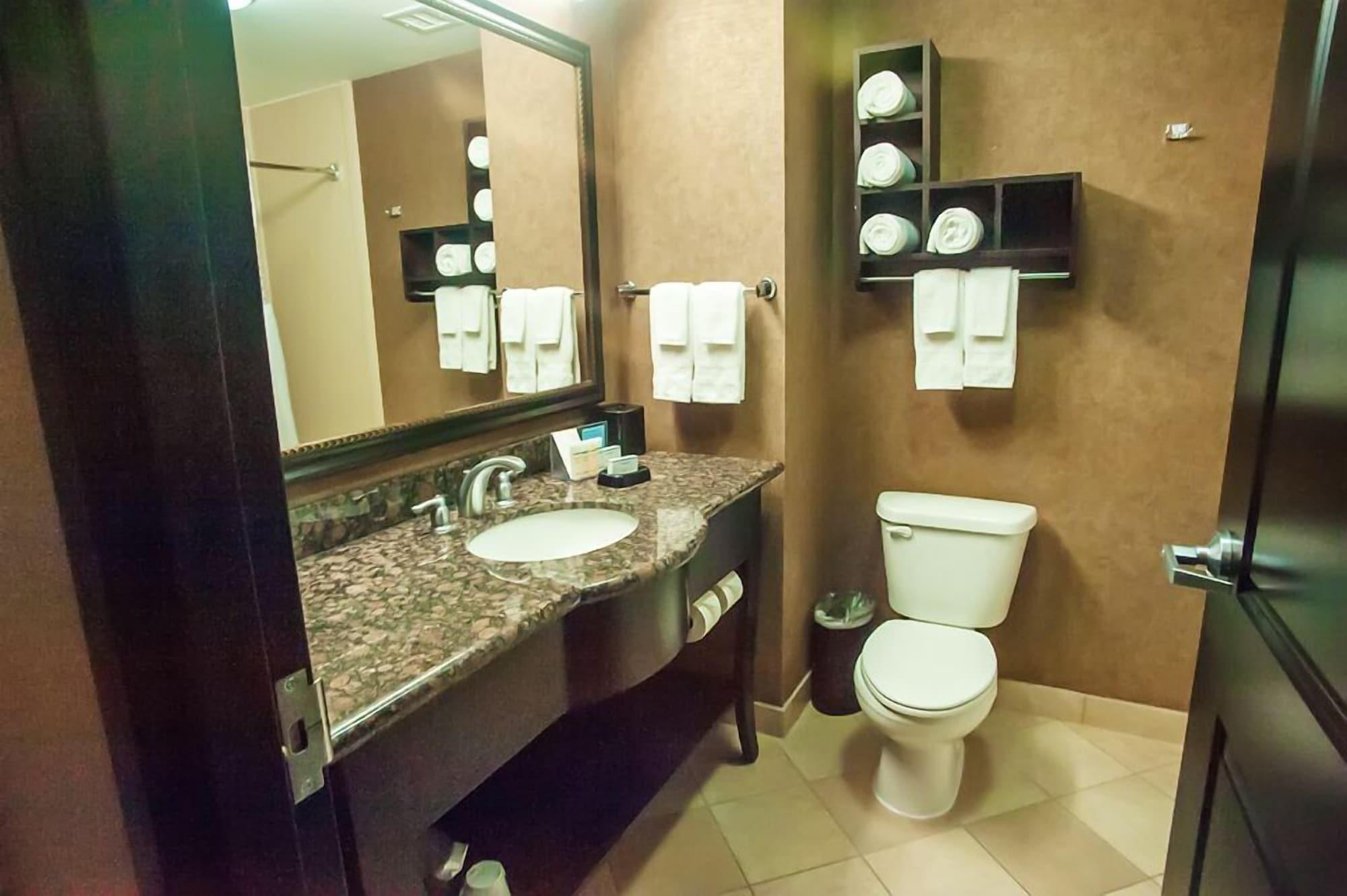 Hampton Inn & Suites פלסטין מראה חיצוני תמונה