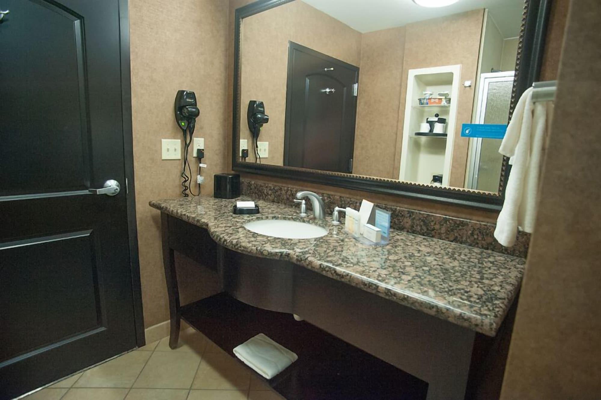 Hampton Inn & Suites פלסטין מראה חיצוני תמונה