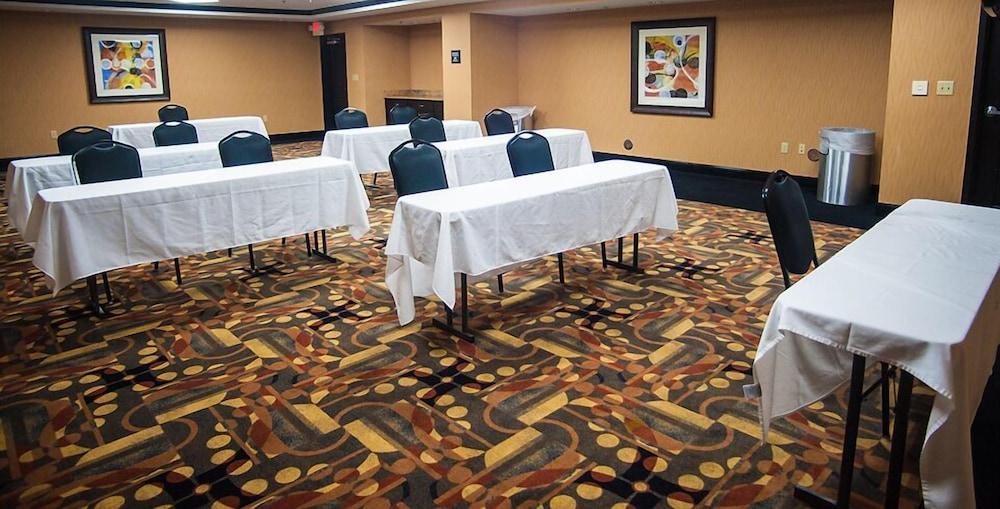 Hampton Inn & Suites פלסטין מראה חיצוני תמונה