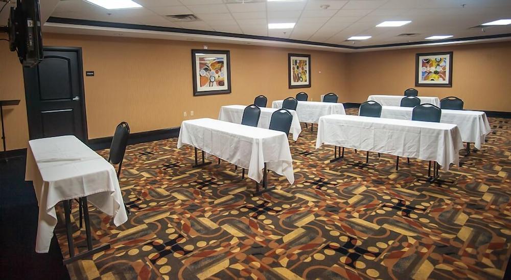 Hampton Inn & Suites פלסטין מראה חיצוני תמונה