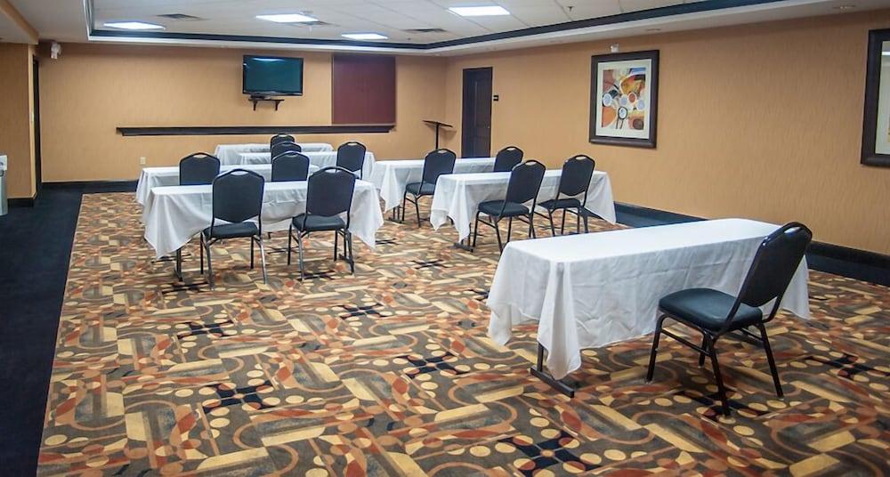 Hampton Inn & Suites פלסטין מראה חיצוני תמונה