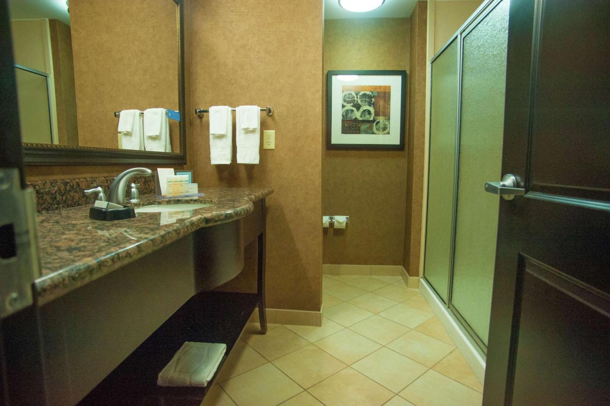 Hampton Inn & Suites פלסטין מראה חיצוני תמונה
