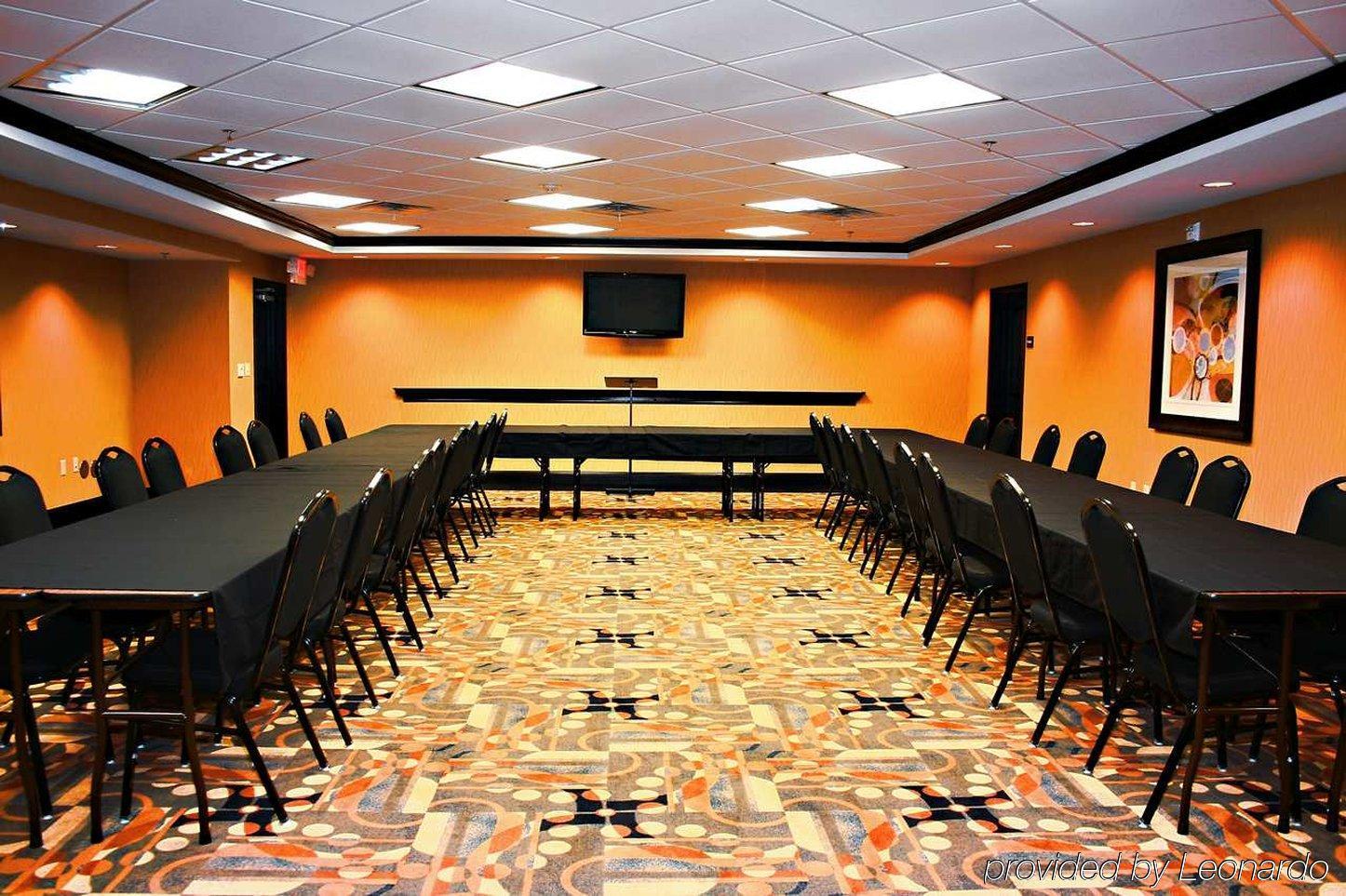 Hampton Inn & Suites פלסטין מתקנים תמונה