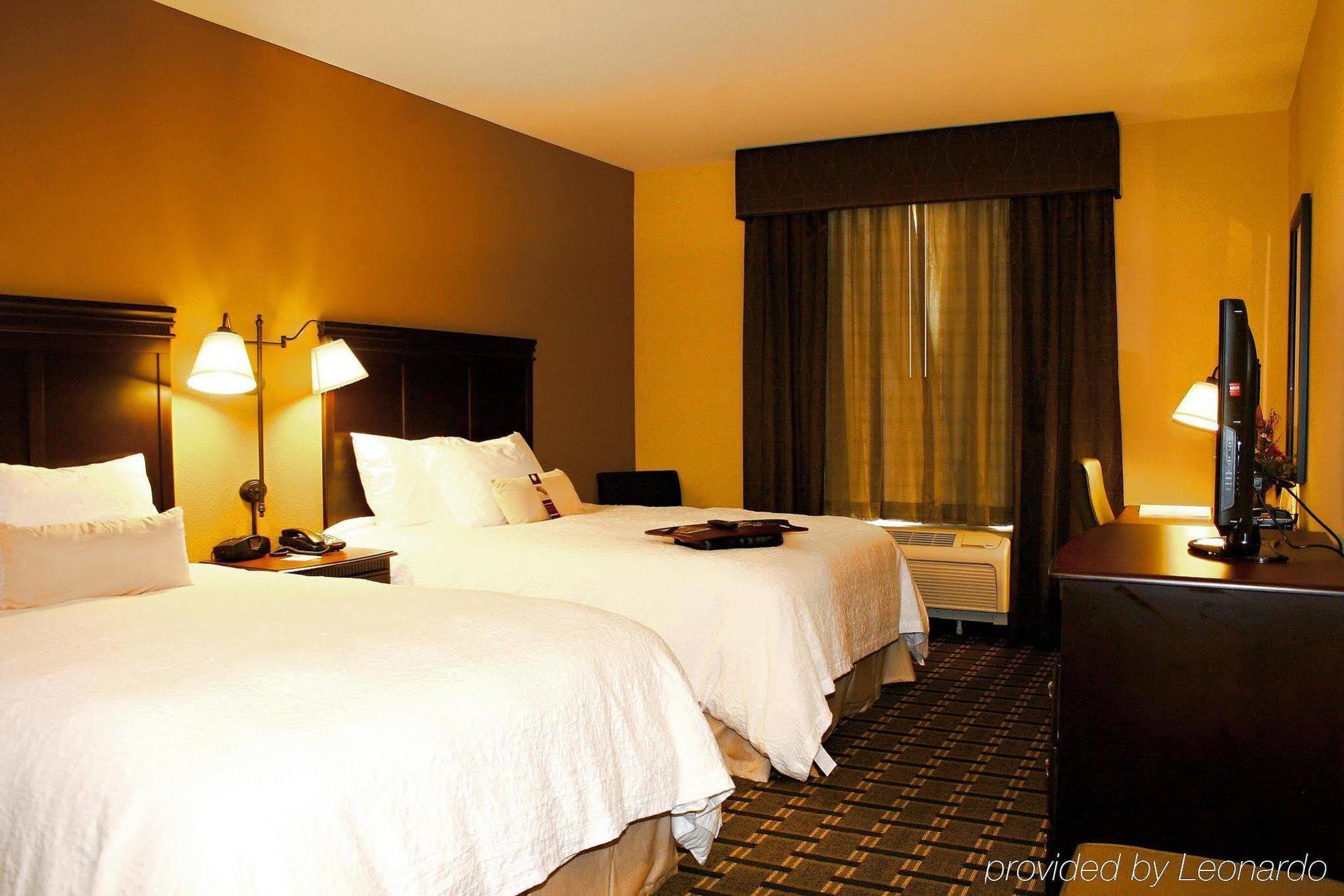 Hampton Inn & Suites פלסטין מראה חיצוני תמונה