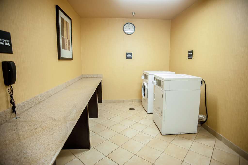 Hampton Inn & Suites פלסטין מתקנים תמונה